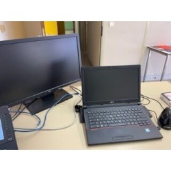 1 partie de poste informatique comprenant: 
1 ordinateur portable FUJITSU 
1 écran FUJITSU 
1 souris