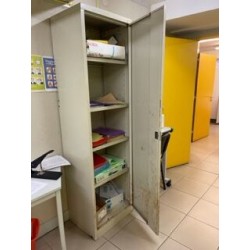 1 armoire en métal ouvrant à 1 porte (rouille)