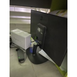 1 écran LG 1 onduleur SYNOLOGY